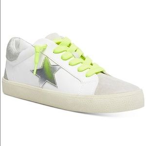 Madden Girl Women’s Linlee Slip-on Sneaker